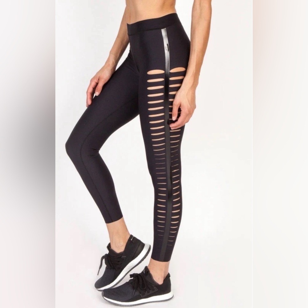ULTRACOR
ULTRA HIGH SILK SLASH LEGGING